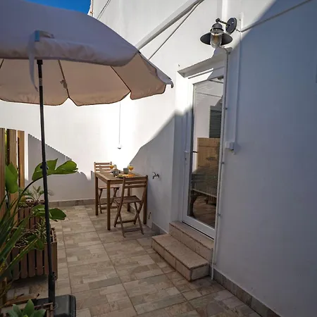 アパート Cozy Old Town With Sunny Terrace ヴィラ・ド・ビスポ